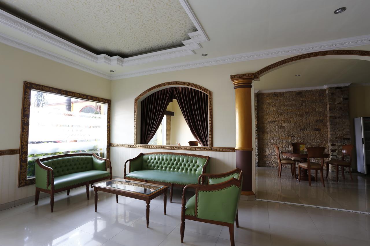 Reddoorz Plus @ Hotel Tjiptorini Yogyakarta Bagian luar foto